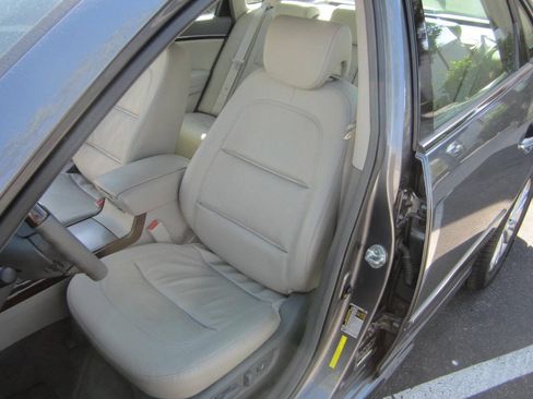Used 2011 Hyundai Azera Limited FWD image 24