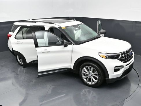 Used 2023 Ford Explorer XLT w/ Equipment Group 202A AWD/4WD image 37