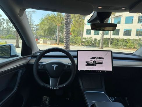 Used 2023 Tesla Model Y Long Range AWD/4WD image 17