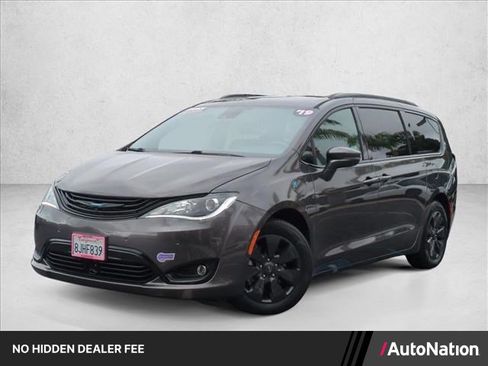 Used 2019 Chrysler Pacifica Limited w/ Advanced Safetytec Group FWD image 1