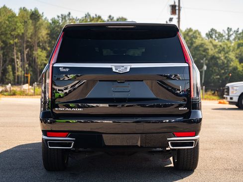 Used 2024 Cadillac Escalade Premium Luxury AWD/4WD image 6