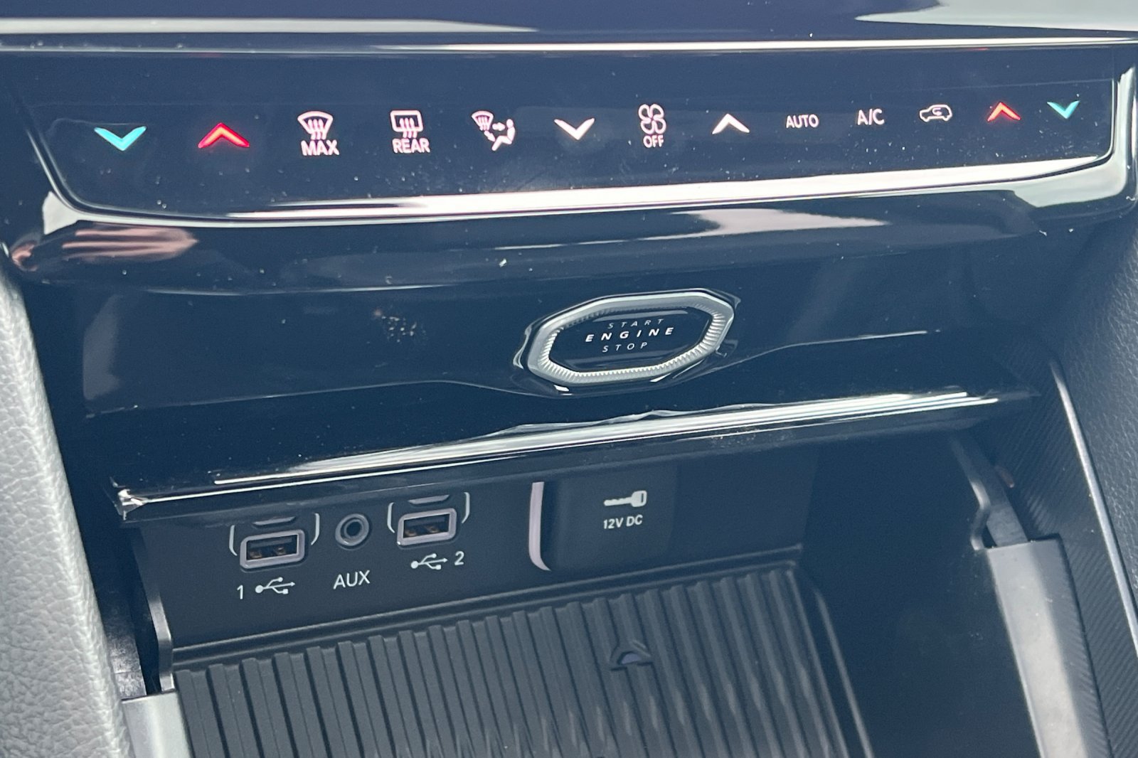 New 2026 Jeep Grand Cherokee Altitude AWD/4WD image 20