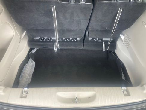 Used 2023 Chrysler Pacifica Touring-L FWD image 12