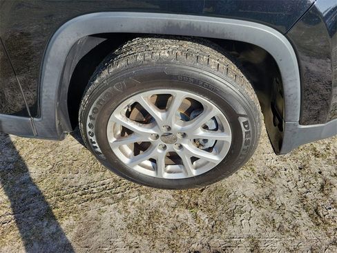 Used 2018 Jeep Cherokee Latitude w/ Mobile Office Group image 6