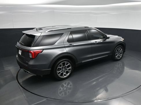 Certified 2025 Ford Explorer Platinum w/ Ultimate Package AWD/4WD image 43