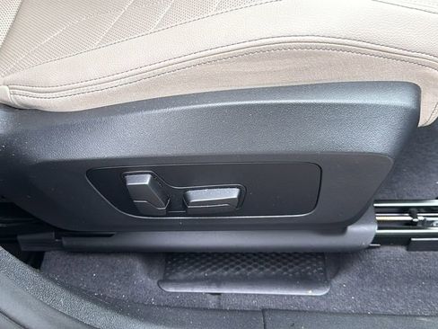 Used 2023 BMW X1 xDrive28i w/ M Sport Package image 10