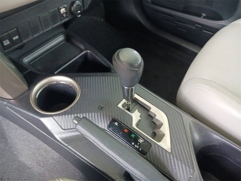 Used 2015 Toyota RAV4 XLE image 32