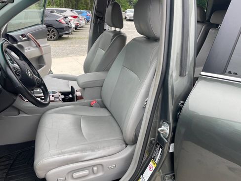 Used 2012 Toyota Highlander Limited w/ Tow Pkg AWD/4WD image 21