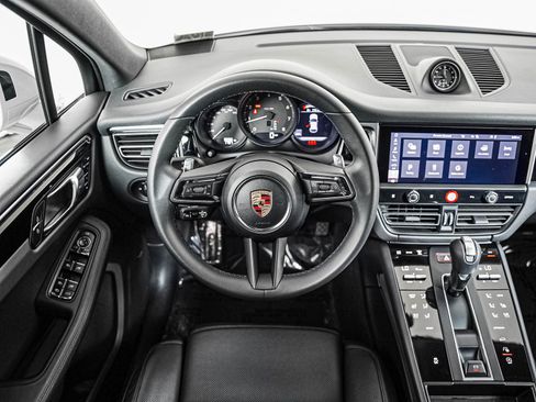 Certified 2026 Porsche Macan AWD/4WD image 16