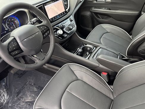 New 2027 Chrysler Pacifica Limited AWD/4WD image 9