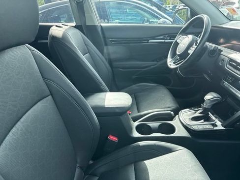Certified 2024 Kia Seltos EX FWD image 3