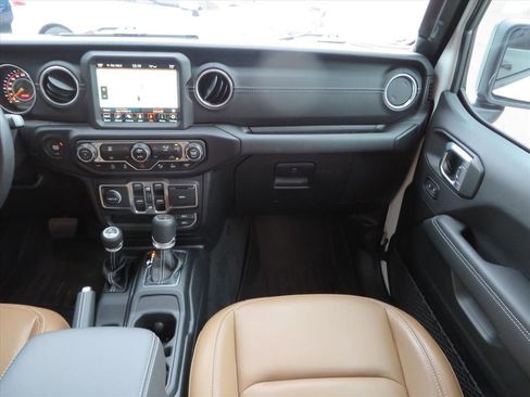 Used 2021 Jeep Wrangler Unlimited Sahara image 16