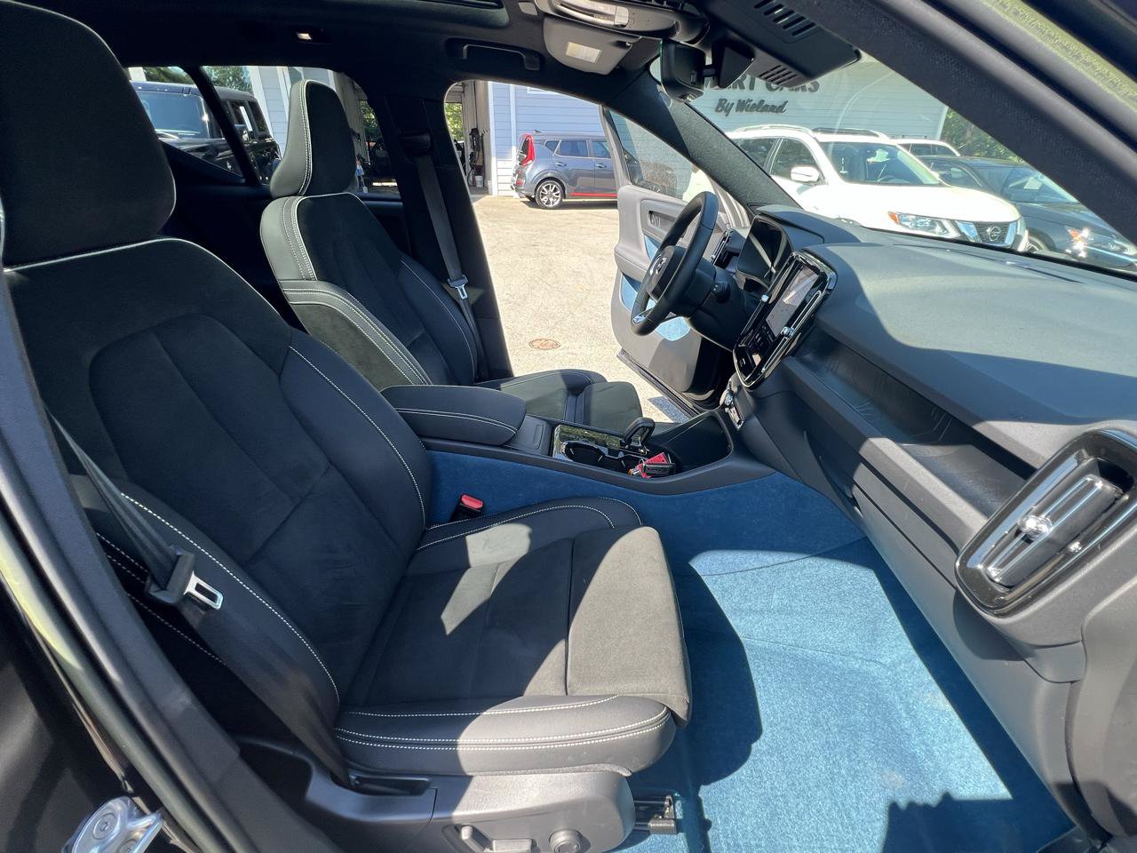 Used 2023 Volvo XC40 Recharge Plus AWD/4WD image 15