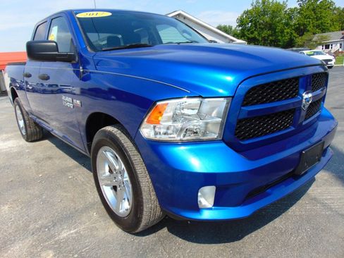 Used 2017 RAM 1500 Express w/ Express Value Package AWD/4WD image 3