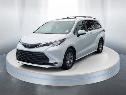 Used 2022 Toyota Sienna XLE