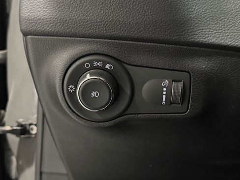 Used 2019 Jeep Compass Sport image 28