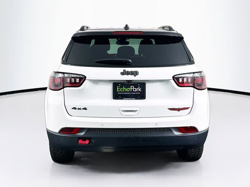 Used 2025 Jeep Compass Trailhawk AWD/4WD image 7