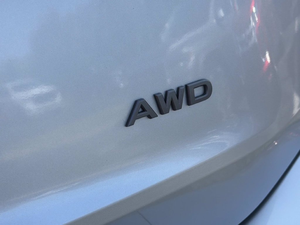 Used 2024 Nissan Rogue S AWD/4WD image 13