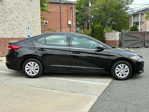Used 2017 Hyundai Elantra SE w/ Cargo Package FWD image 4