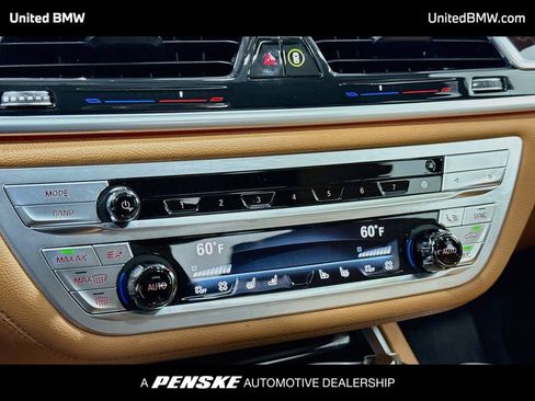 Used 2022 BMW 750i xDrive w/ Luxury Rear Seating Package AWD/4WD image 18