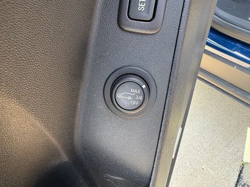 Used 2022 Chevrolet Equinox Premier AWD/4WD image 12