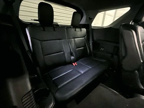 Certified 2022 Ford Explorer XLT w/ Equipment Group 202A image 27