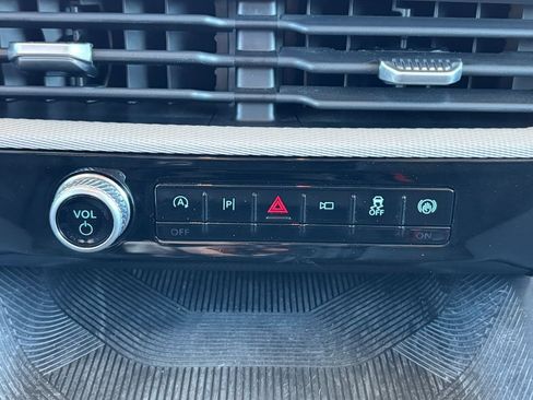 Used 2025 Ford Explorer Active AWD/4WD image 16