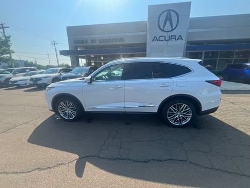 Used 2023 Acura MDX SH-AWD w/ Advance Package image 4