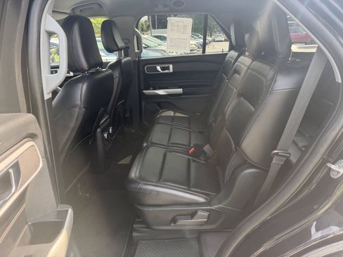 Used 2021 Ford Explorer XLT w/ Equipment Group 202A AWD/4WD image 12