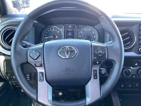 Used 2020 Toyota Tacoma TRD Off-Road w/ TRD Premium Off Road Package AWD/4WD image 23