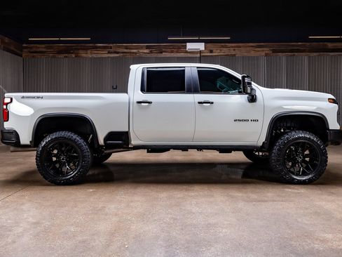 Used 2025 Chevrolet Silverado 2500 ZR2 w/ ZR2 Bison Edition AWD/4WD image 11