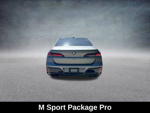 Used 2023 BMW 760i xDrive image 9