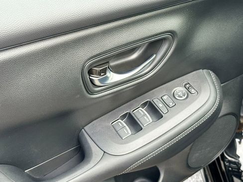 Used 2026 Honda HR-V EX-L image 17