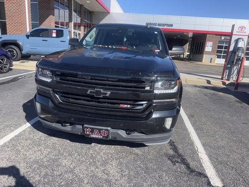 Used 2017 Chevrolet Silverado 1500 LTZ Z71 w/ LTZ Plus Package image 2