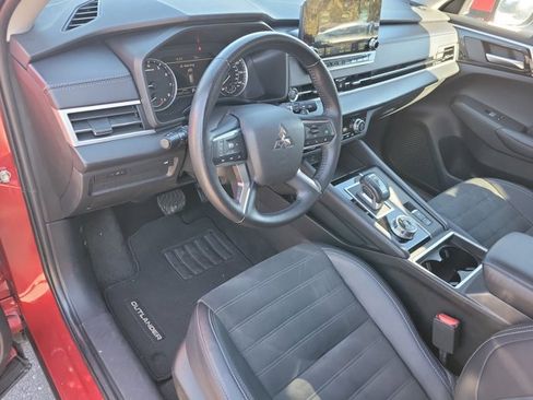 Used 2024 Mitsubishi Outlander SE image 4
