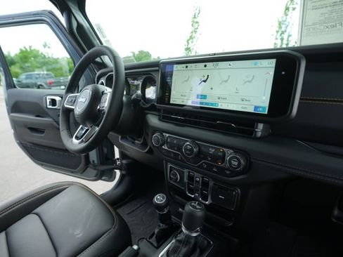Used 2026 Jeep Wrangler Unlimited Sahara AWD/4WD image 34
