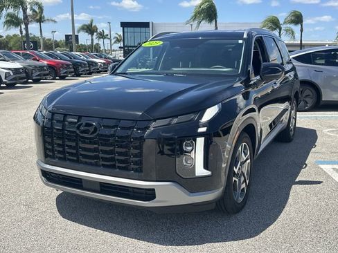 Used 2025 Hyundai Palisade SEL FWD image 2