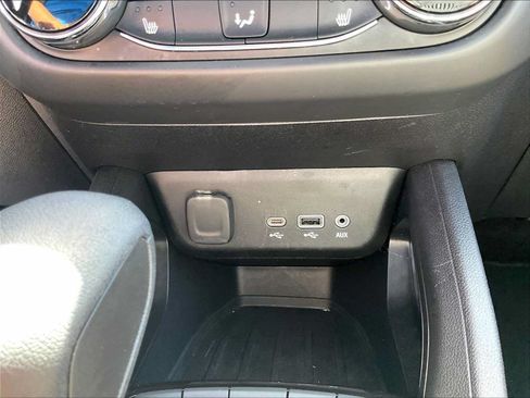 Used 2023 Chevrolet TrailBlazer LT FWD image 33