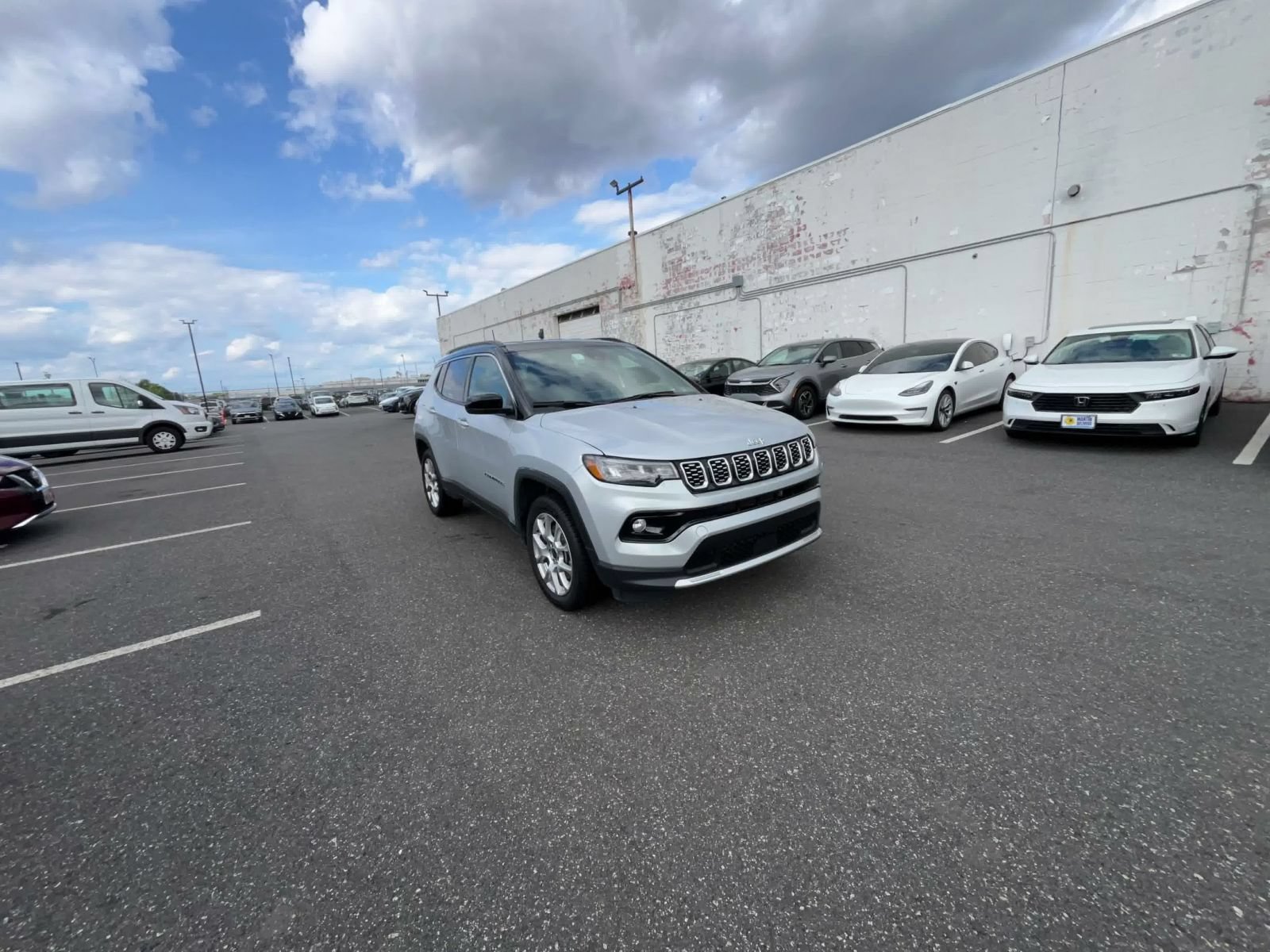 Used 2025 Jeep Compass Limited AWD/4WD image 3