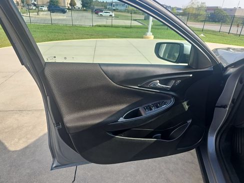 Used 2024 Chevrolet Malibu LT FWD image 11