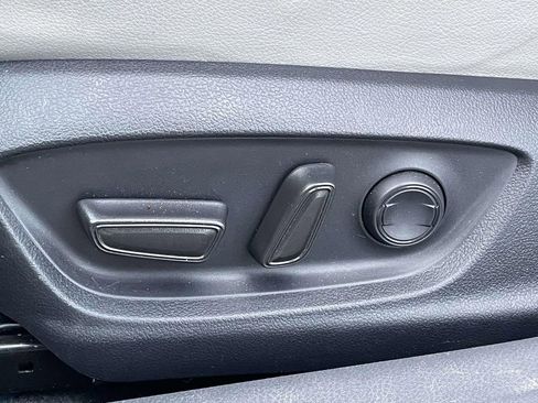 Used 2023 Toyota Camry SE image 7