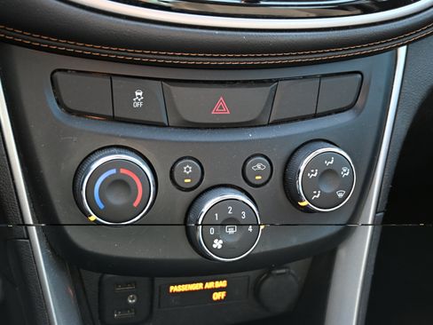 Used 2019 Chevrolet Trax LS FWD image 23