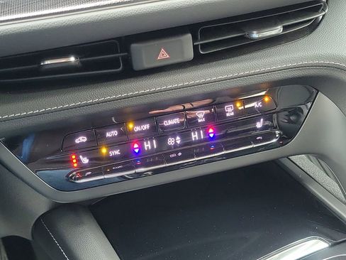 Used 2023 Buick Envision Essence image 27