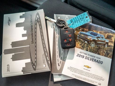 Used 2019 Chevrolet Silverado 1500 Custom w/ Custom Value Package AWD/4WD image 31