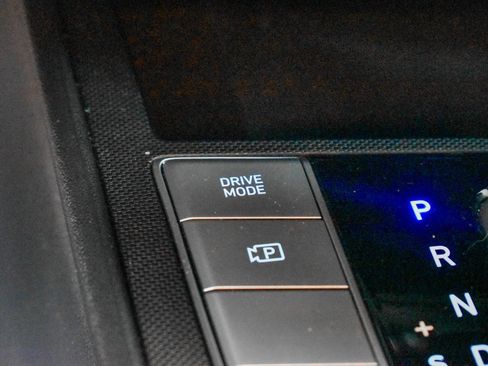 Used 2023 Hyundai Elantra SE w/ Preferred Accessory Package image 21