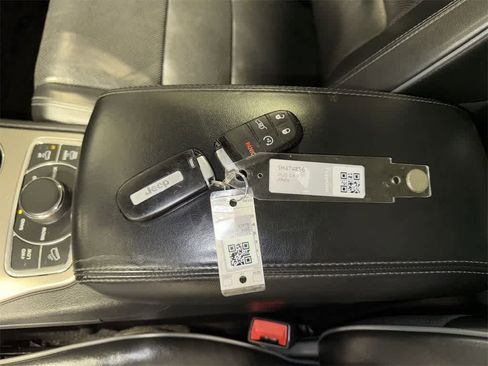 Used 2019 Jeep Grand Cherokee Overland image 40