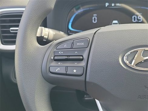 New 2026 Hyundai Venue SE image 5