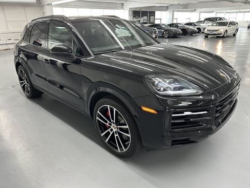 Used 2026 Porsche Cayenne S AWD/4WD image 4