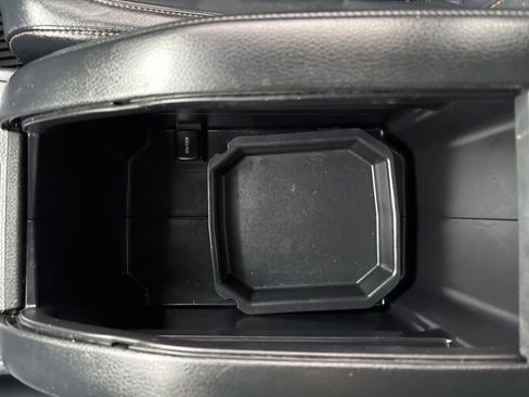 Used 2018 Toyota Highlander SE image 17