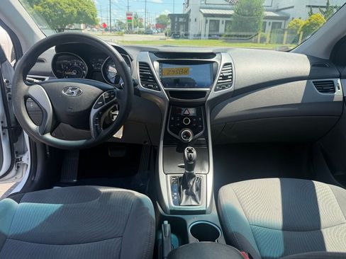 Used 2014 Hyundai Elantra SE FWD image 15